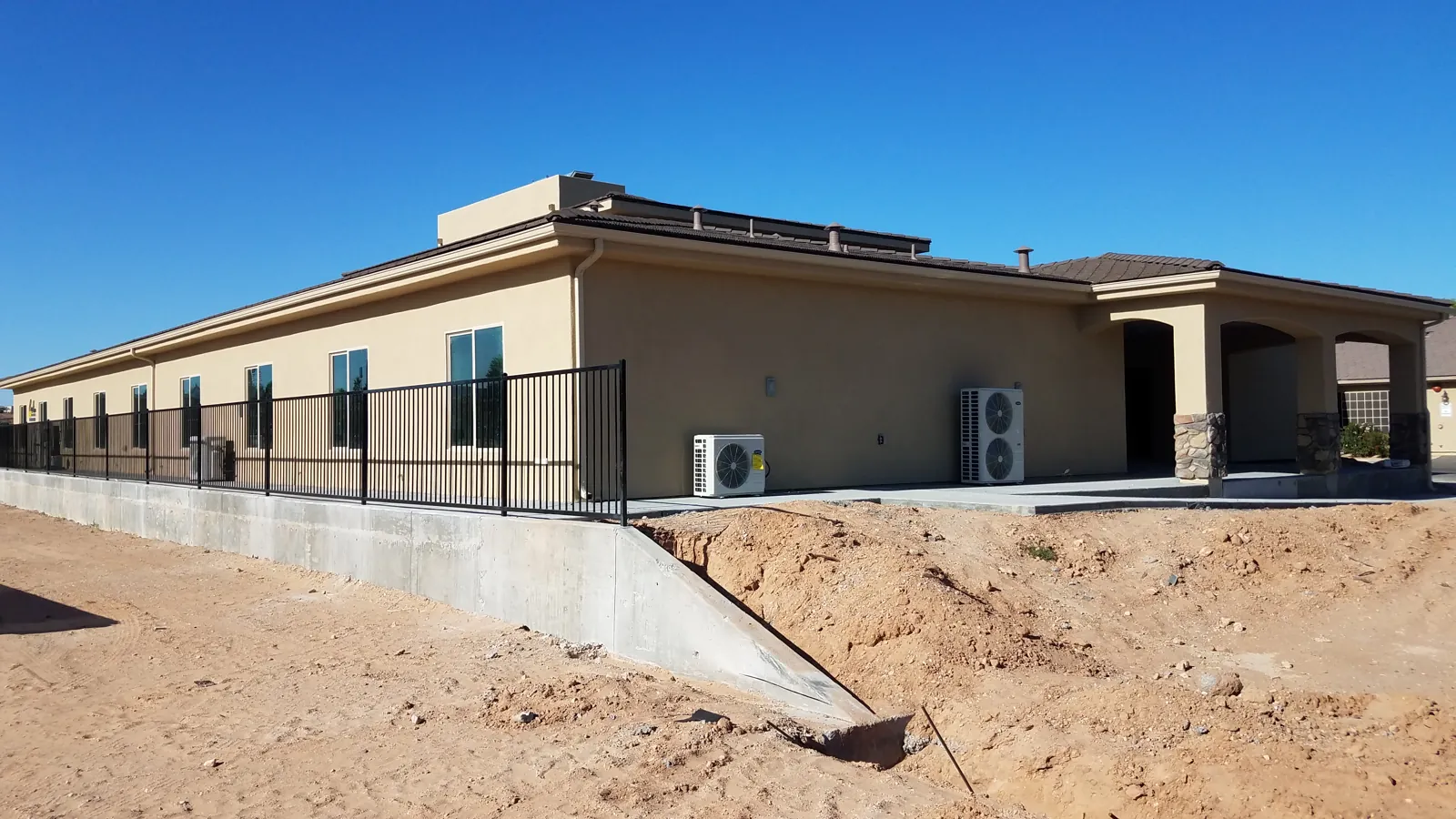 What is the Difference Between Commercial Gutters and Residential Gutters?