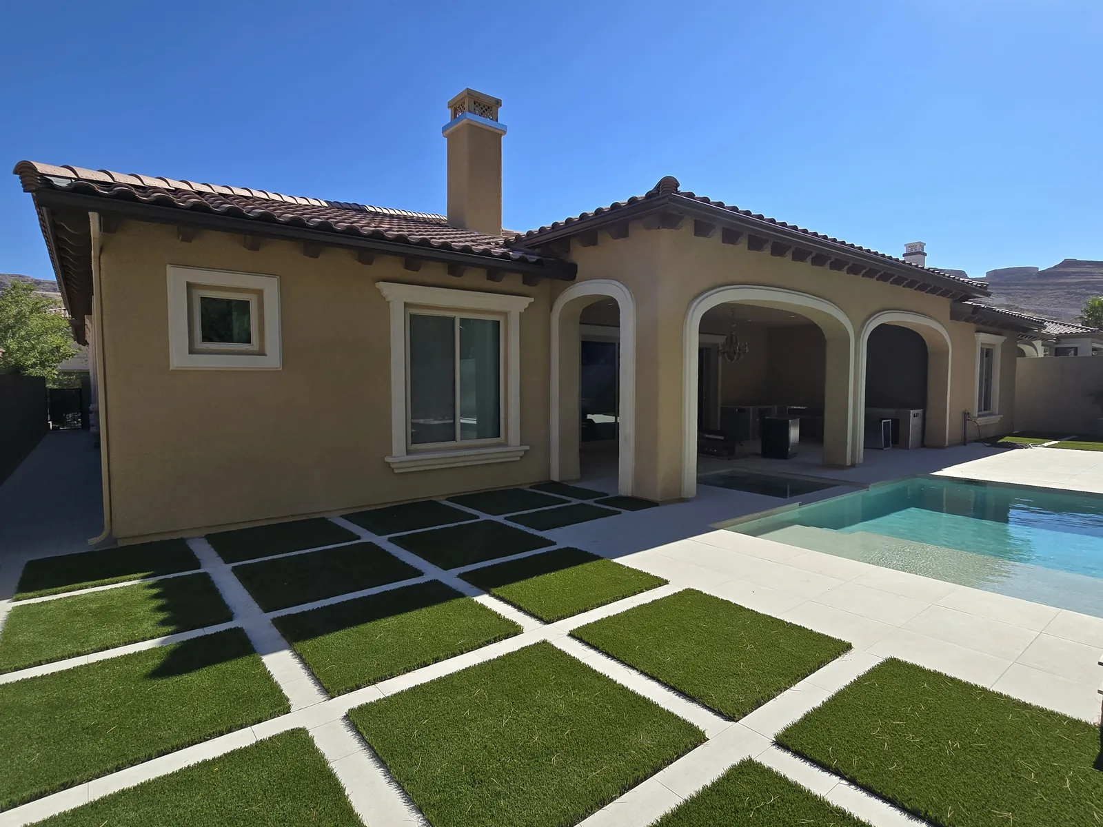 Top Benefits of Installing Seamless Rain Gutters for Your Home in Las Vegas