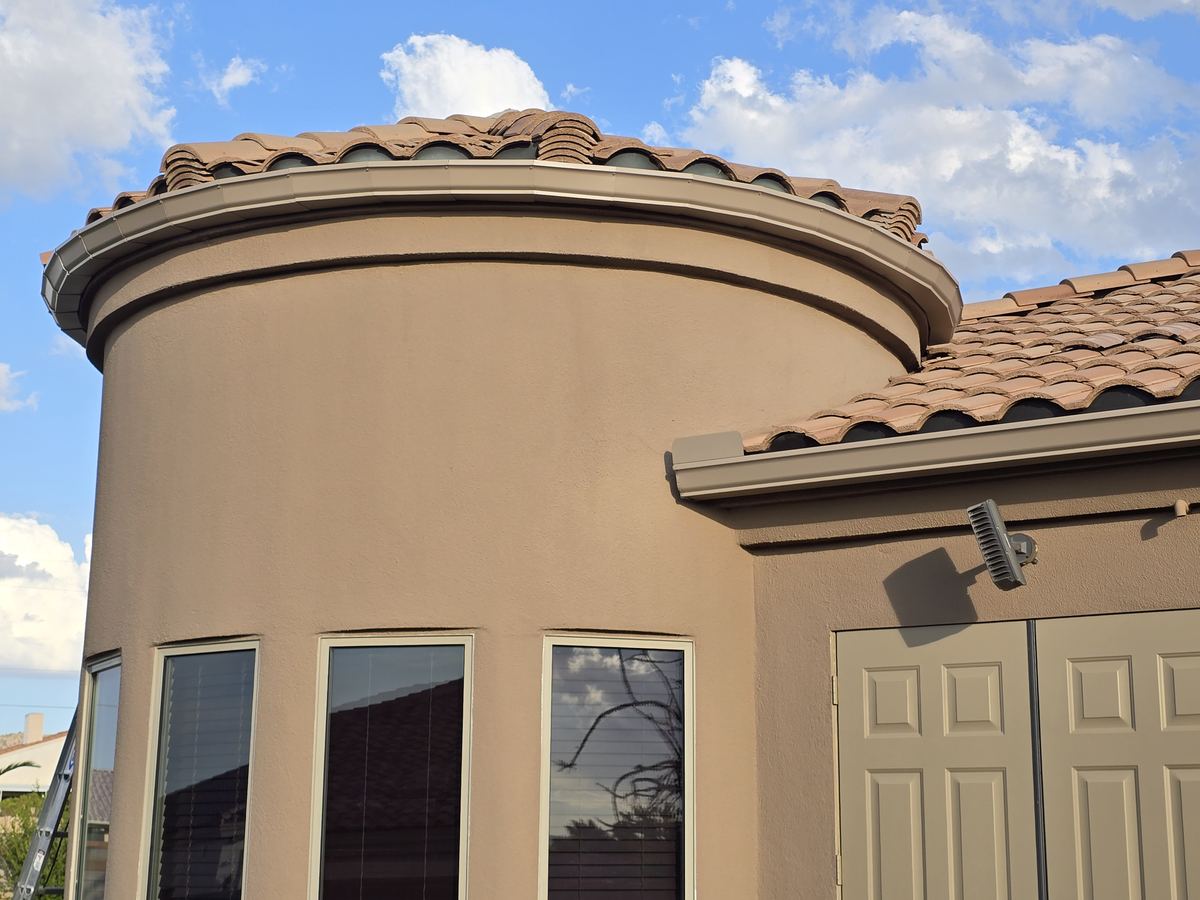 Why Seamless Gutters Are Better Than Traditional Sectional Gutters in Kingman, AZ